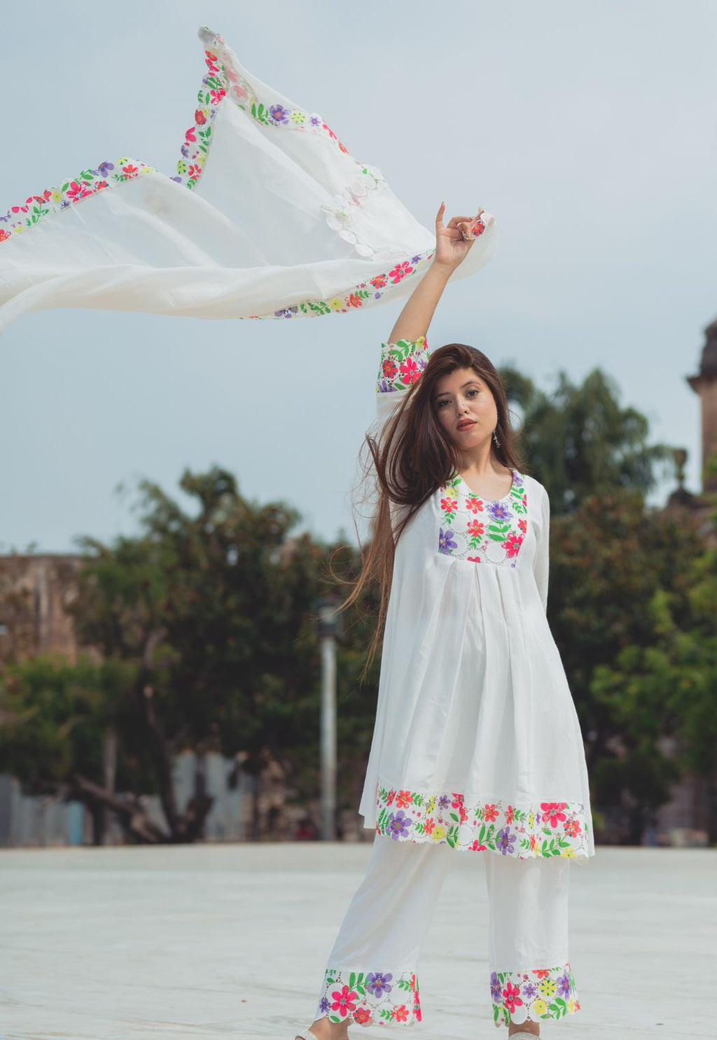 How to style on a long white kurti  Quora