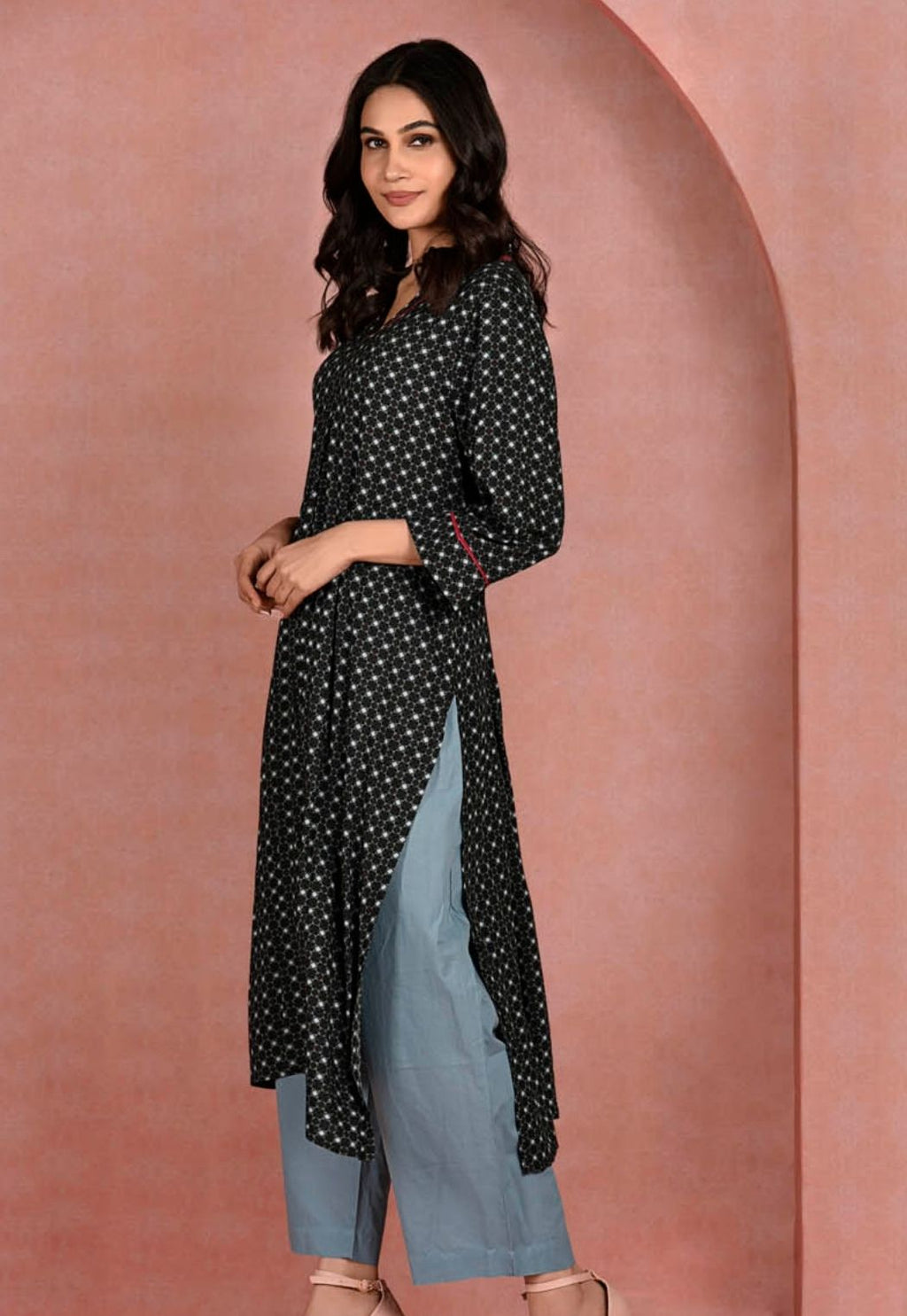 A Line Shaped Printed Kurta with Solid Coloured Pants